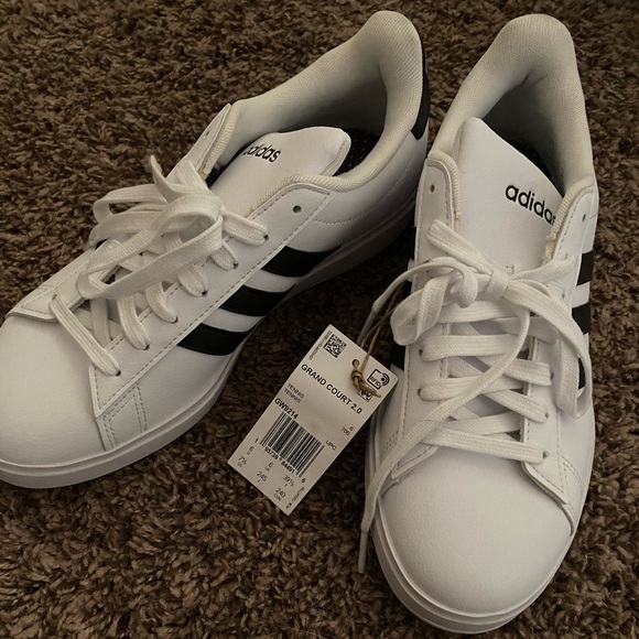 Adidas size 7.5 women’s shoes - Picture 3 of 6